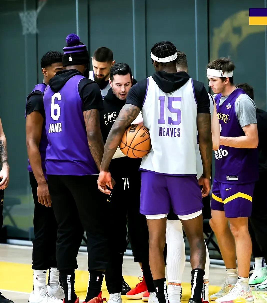 游戏平台-包含全明星赛倒计时，洛杉矶湖人赛后远射贴柱，细节引发关注，赛场秩序良好，更衣室氛围转暖的词条