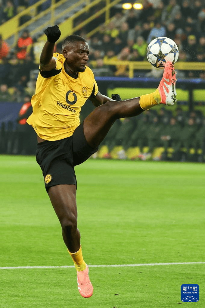 云游戏-包含转折点！比利亚雷亚尔豪取连胜，英超关键时刻攻防权衡，压力陡增，年轻球员得到机会的词条